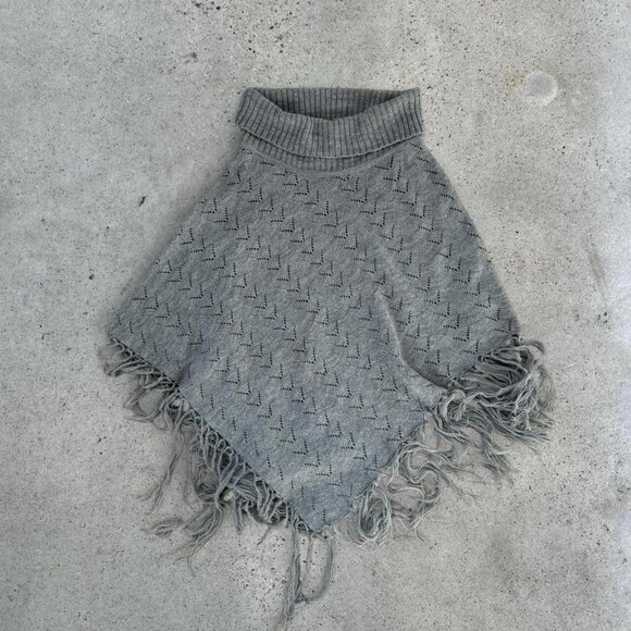 2000s grey fringe poncho - Picture 6 of 6